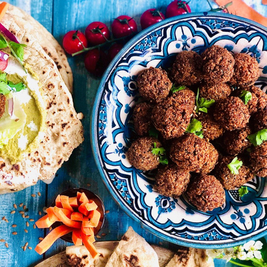 falafels-de-pois-chiches-au-fanes-et-epluchures-de-carottes-avec-des-graines-de-lin-par-latelier-de-kristel